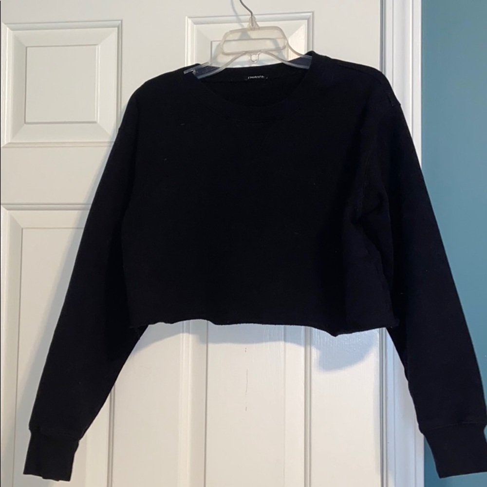 Cropped aritzia tna Black crewneck hoodie pullover